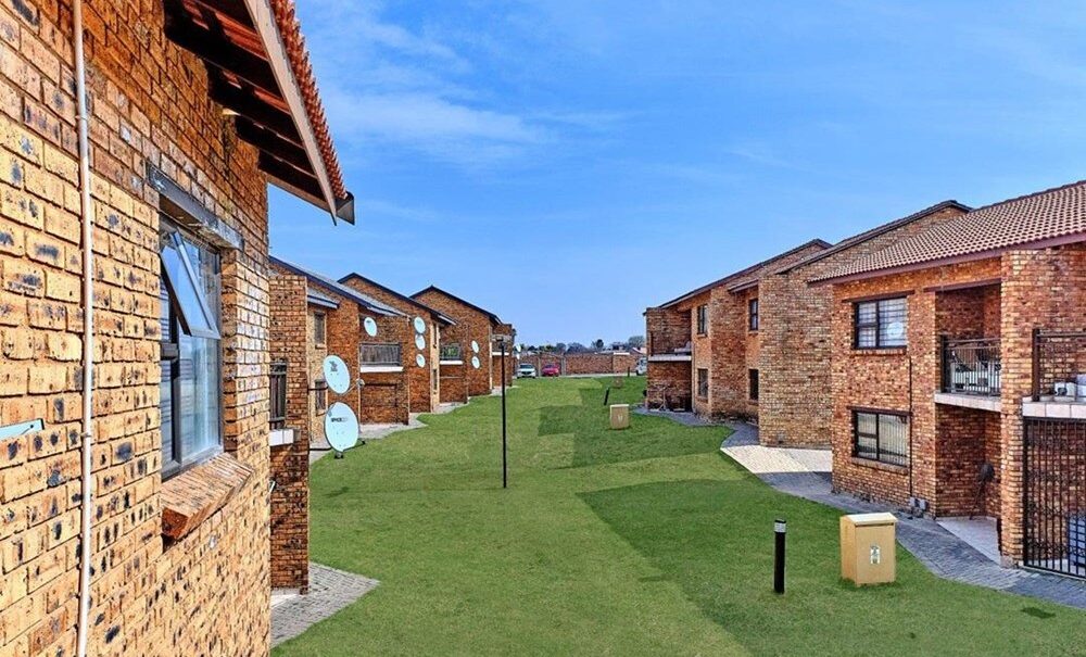 2 bed and 2 bathroom Unit at Witfield Ridge Boksburg 2