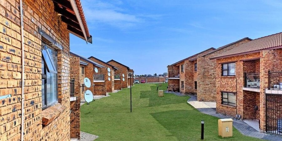 2 bed and 2 bathroom Unit at Witfield Ridge Boksburg 2