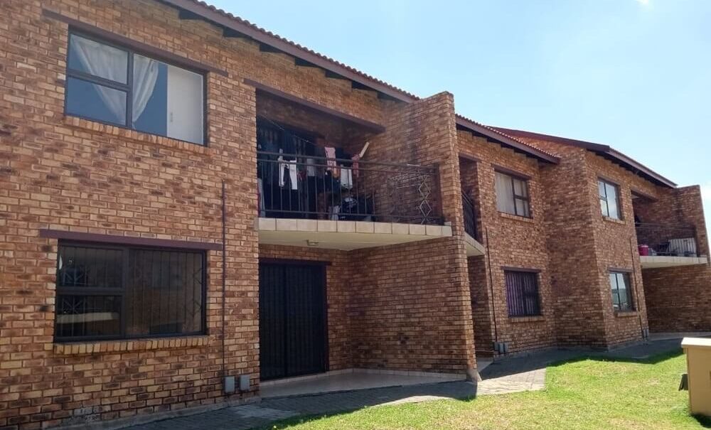 Modern 2-Bed 2 bath 1st Floor 2 (1)