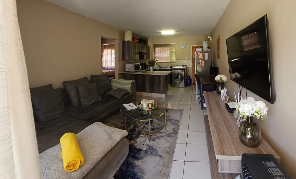 R650 000 - Emmaculate 2 bed Ground Floor Secured in Boksburg