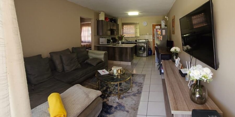 R650 000 - Emmaculate 2 bed Ground Floor Secured in Boksburg