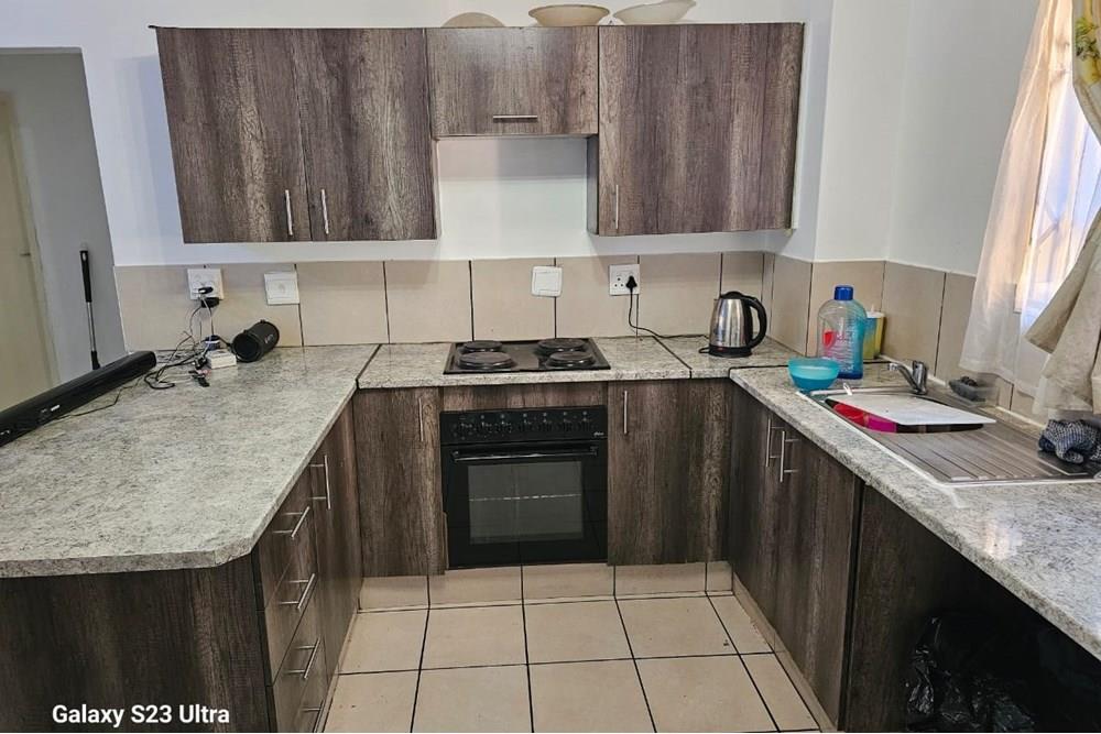 Ground floor spacious 2 Bed apartment up for sale in Boksburg