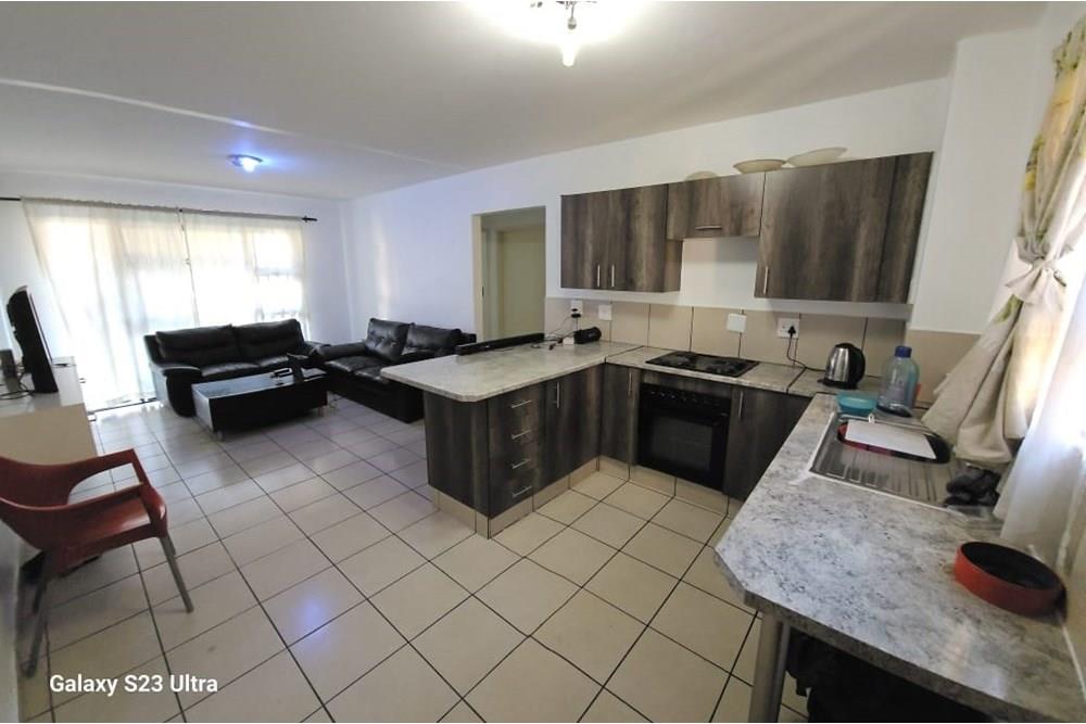 Ground floor spacious 2 Bed apartment up for sale in Boksburg