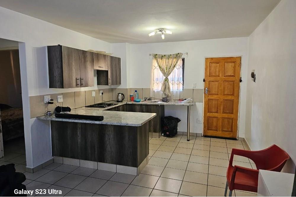 Ground floor spacious 2 Bed apartment up for sale in Boksburg