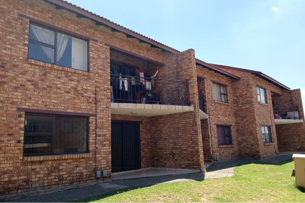 Modern 2-Bed 2 bath 1st Floor – Apartment in Witfield In Boksburg