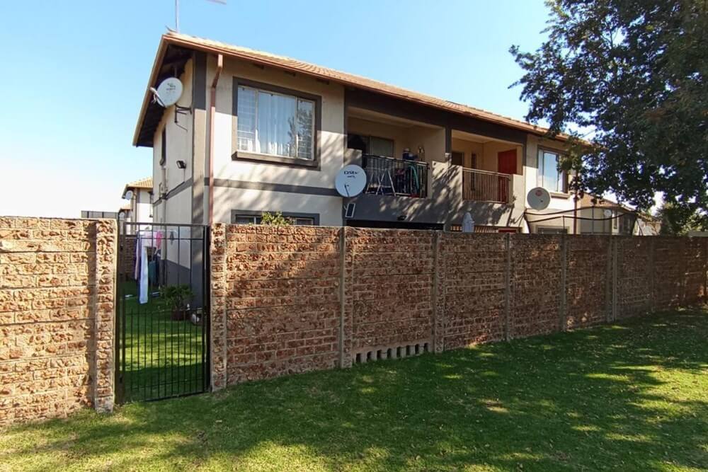 Spacious 2 Bedroom Apartment in Parkrand