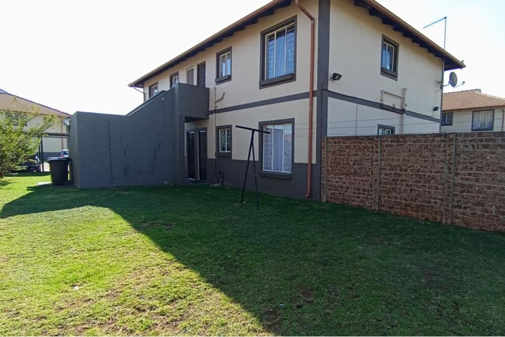 Spacious 2 Bedroom Apartment in Parkrand