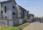 2 bedroom Eveleigh estate ground floor flat for sale in Boksburg