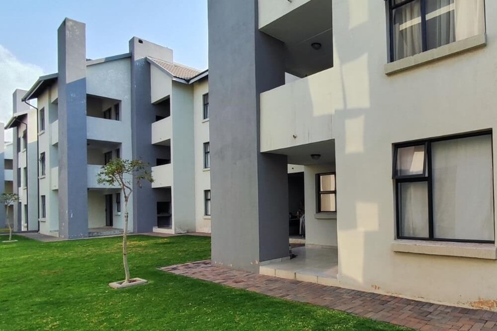 2 bedroom Eveleigh estate ground floor flat for sale in Boksburg