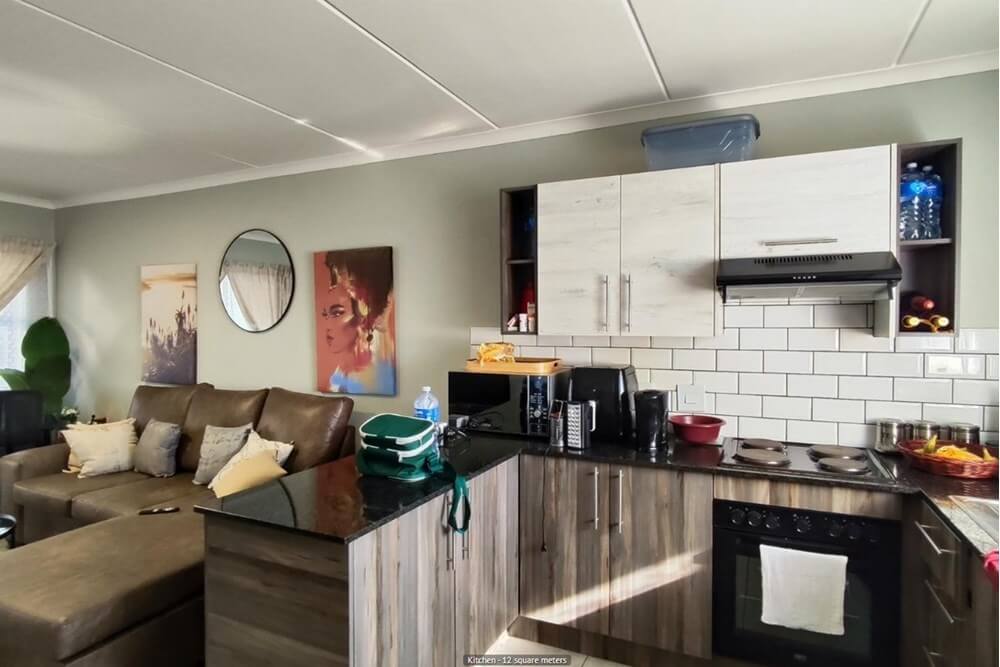 2 bedroom Eveleigh estate ground floor flat for sale in Boksburg