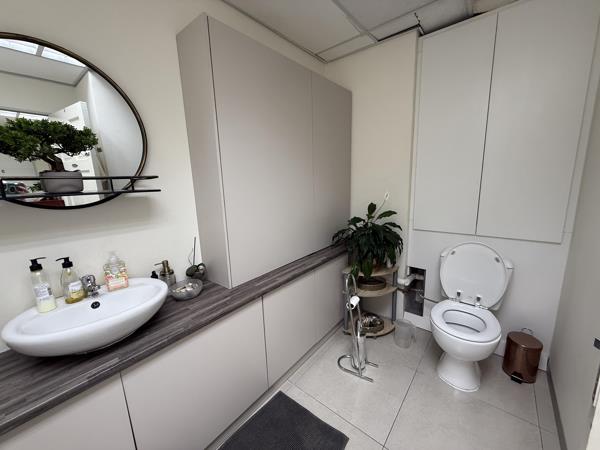 154 m² Commercial space in Rosebank